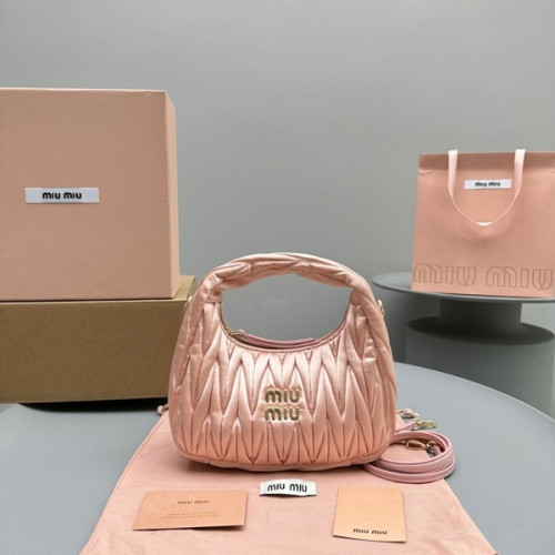 [ 미우미우 ] 완더 마테라쎄 새틴 미니 호보백