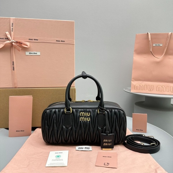 [ 미우미우 ] 마틀라세 레더 탑 핸들 백 롱스몰