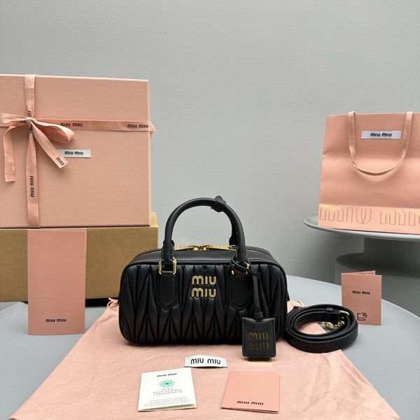 [ 미우미우 ] 마틀라세 레더 탑 핸들 백 스몰