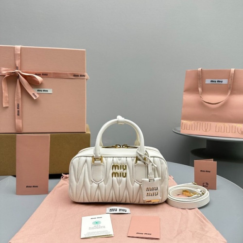 [ 미우미우 ] 마틀라세 레더 탑 핸들 백 스몰