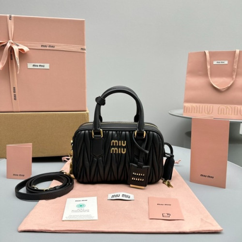 [ 미우미우 ] 마틀라세 레더 탑 핸들 백 스몰