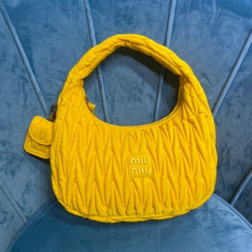 [ 미우미우 ] 마테라쎄 나파 가죽 호보백