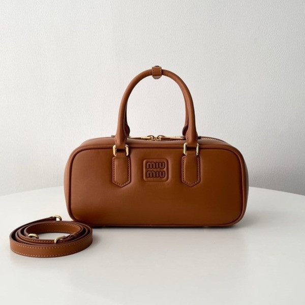 [ 미우미우 ] 아르카디 가죽 미디엄 백