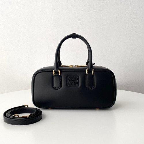 [ 미우미우 ] 아르카디 가죽 미디엄 백