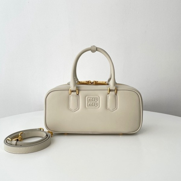 [ 미우미우 ] 아르카디 가죽 미디엄 백