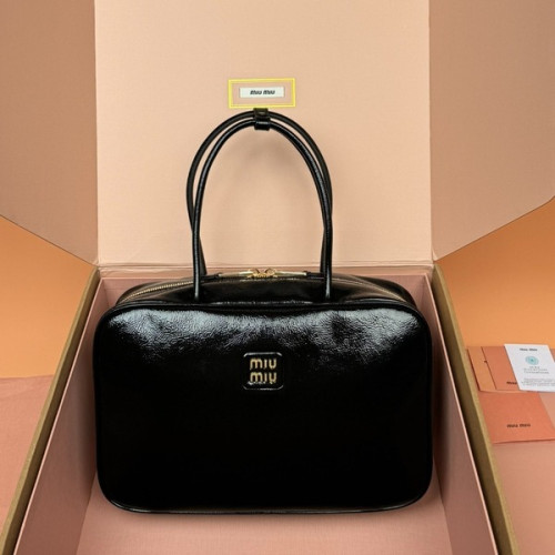 [ 미우미우 ] 팔리샌더 나플락 페이턴트 가죽 보 백