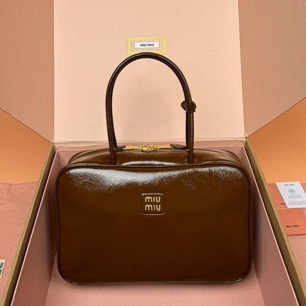 [ 미우미우 ] 팔리샌더 나플락 페이턴트 가죽 보 백