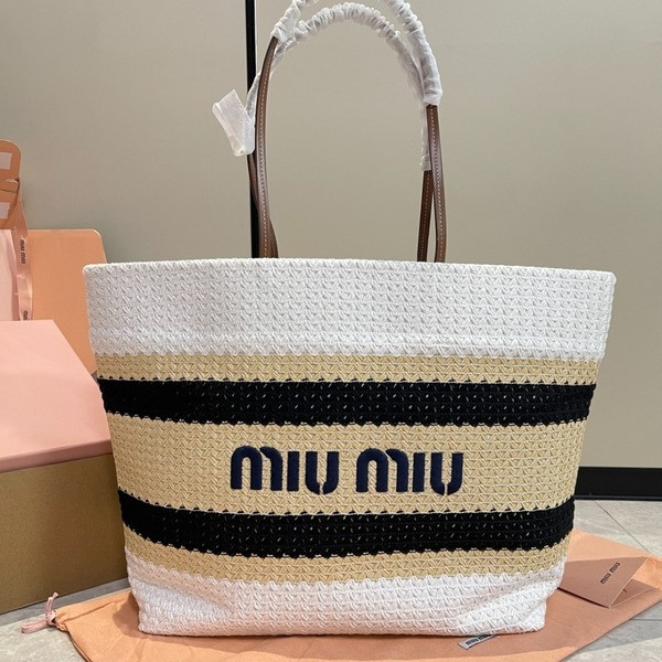 [ Miu Miu ] 미우미우 라피아 우븐 토트 백