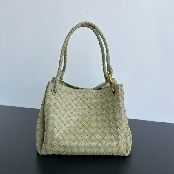 [ Bottega Veneta ] 보테가베네타 파라슈트 라지