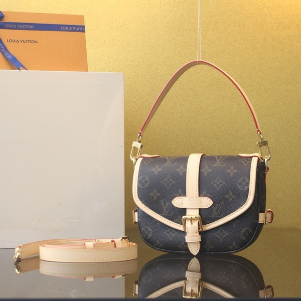 [ LV ] 소뮈르 BB 모노그램