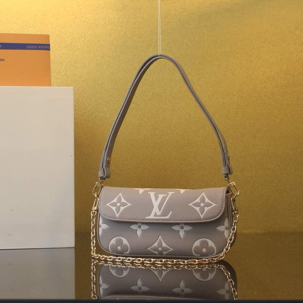 [ LV ] 월릿 온 체인 아이비