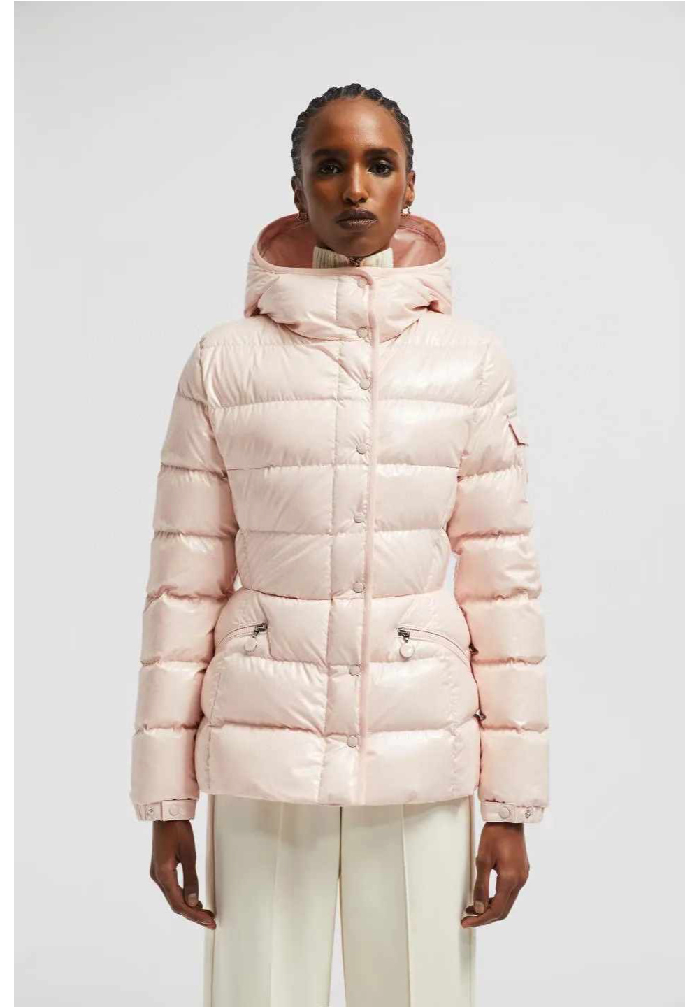 패딩 모델 착용 이미지-S1L11