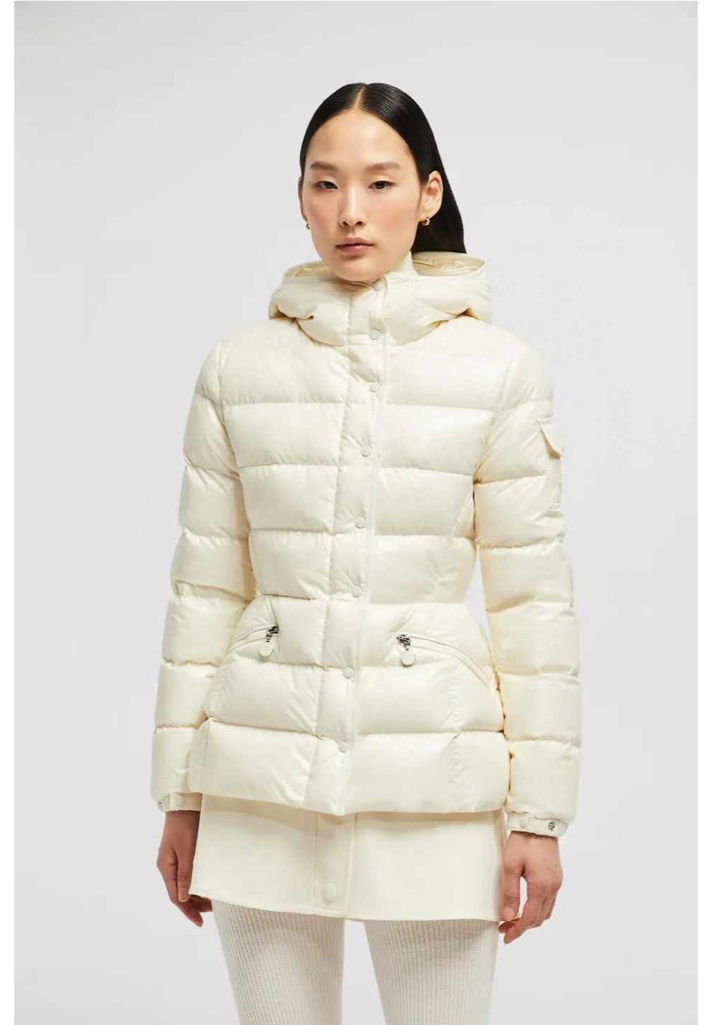 패딩 모델 착용 이미지-S1L15