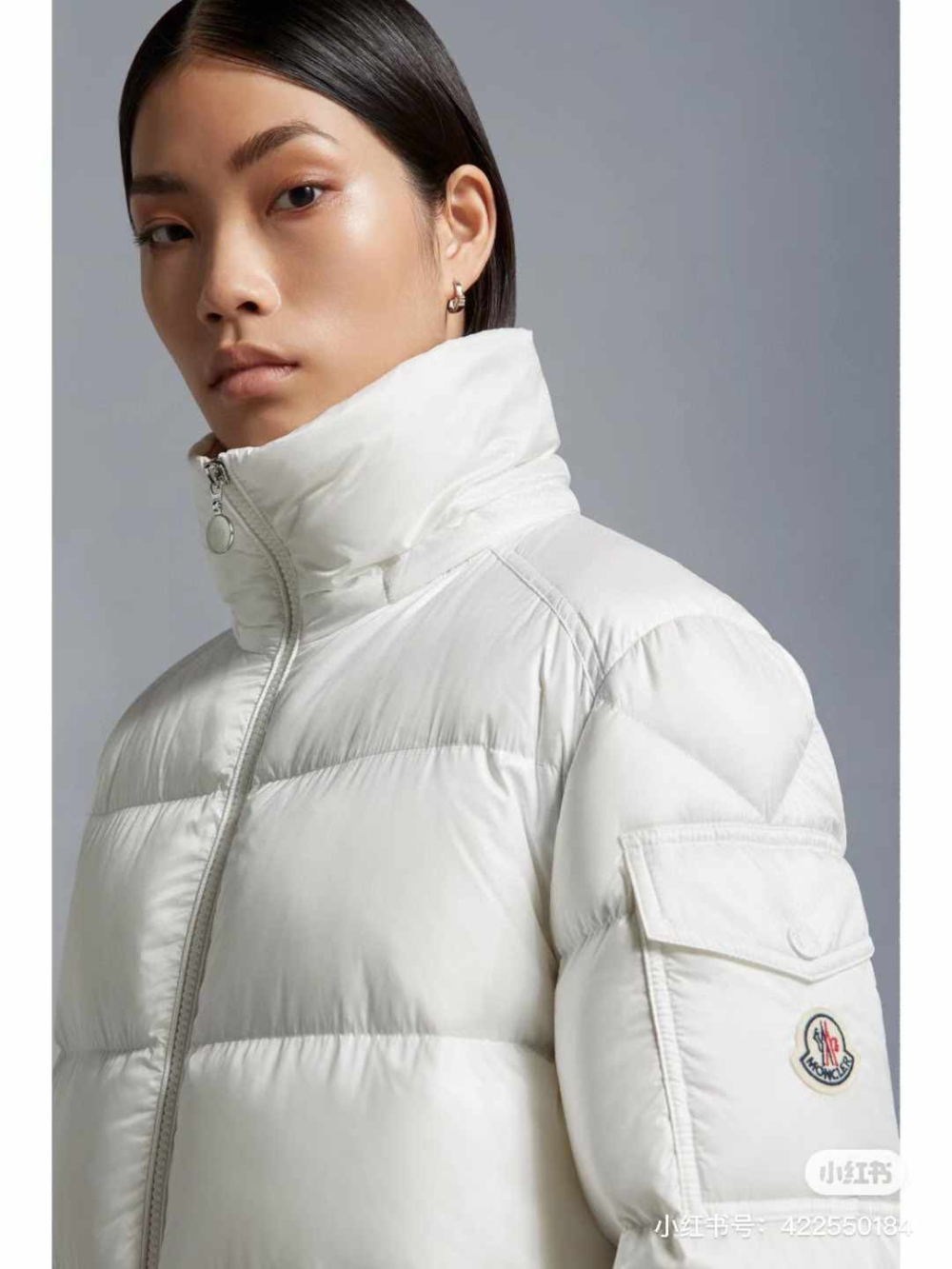 패딩 모델 착용 이미지-S3L13