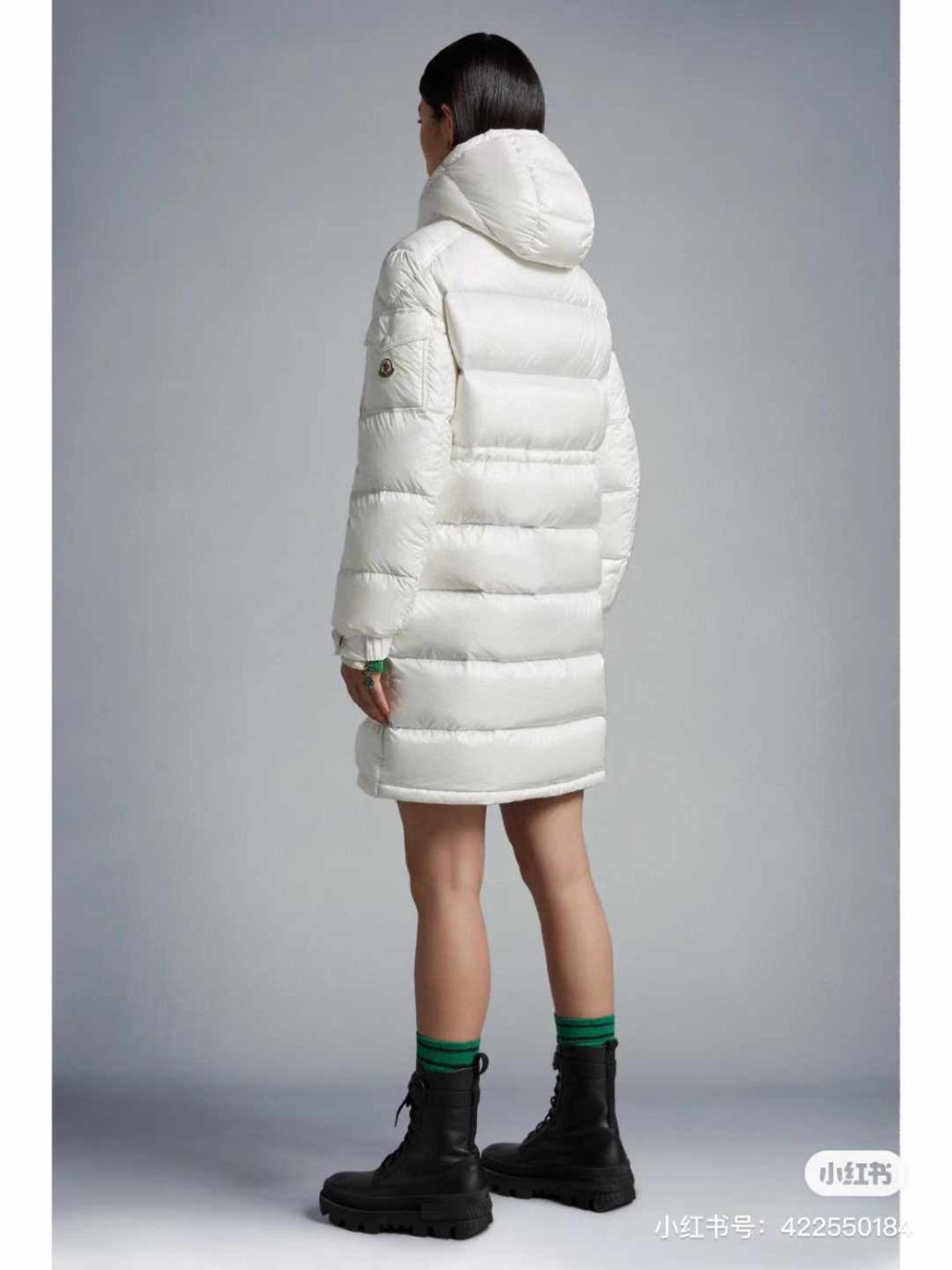 패딩 모델 착용 이미지-S3L12