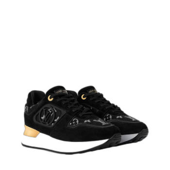 네오 런 어웨이 스니커즈