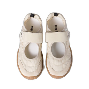 타이어 기능성 소재 및 스웨이드 발레리나 