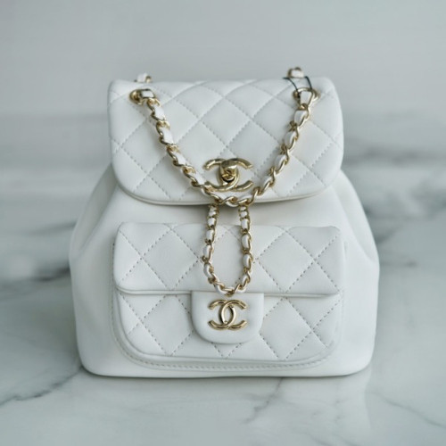 샤넬 22A 듀마 포켓 백 스몰 화이트 램스킨