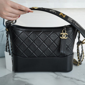 샤넬 클래식 가브리엘 스트랩 로고 호보백 미디엄