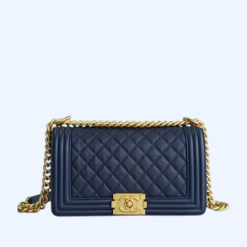 샤넬 보이백 미디엄 다크 블루 금장 캐비어