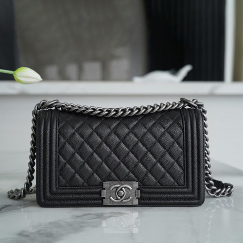 샤넬 보이백 미디엄 블랙 은장 캐비어