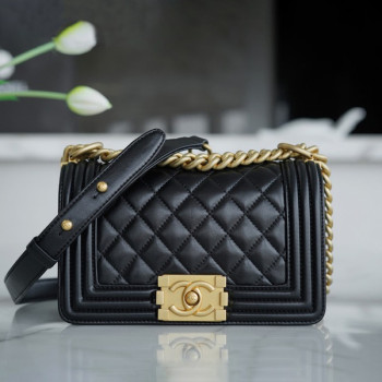 샤넬 보이백 스몰 블랙 금장 램스킨