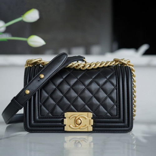 샤넬 보이백 스몰 블랙 금장 램스킨