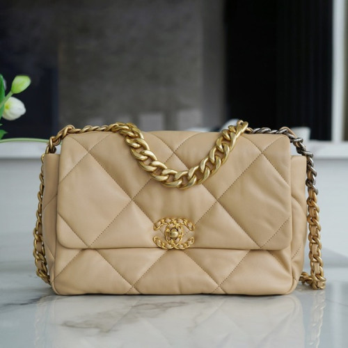 샤넬 19백 라지 골드 체인 램스킨 