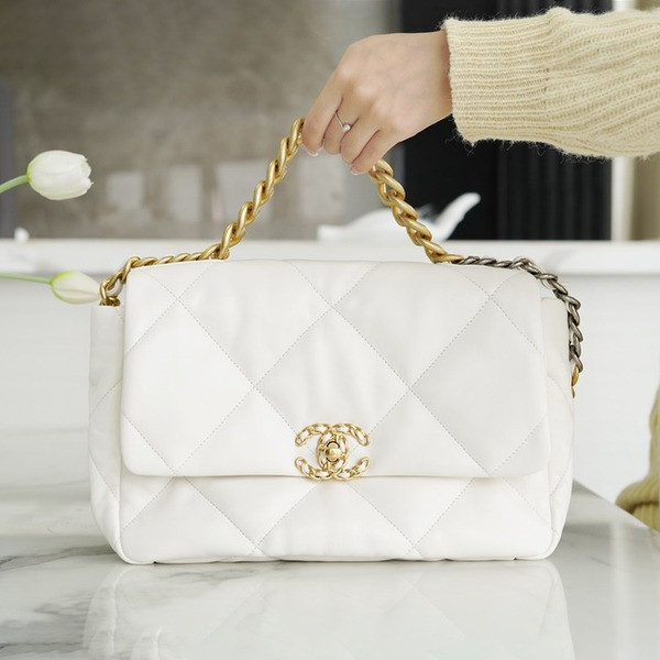 샤넬 19백 라지 골드 체인 램스킨 