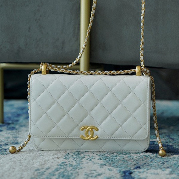 샤넬 WOC 체인 월렛 화이트 램스킨