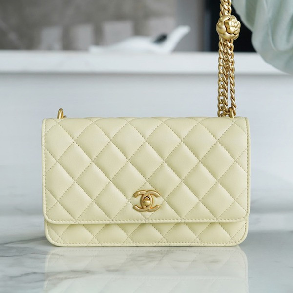 샤넬 WOC 까멜리아 옐로우