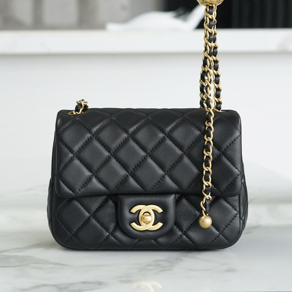 샤넬 뉴미니 골드볼 플랩백