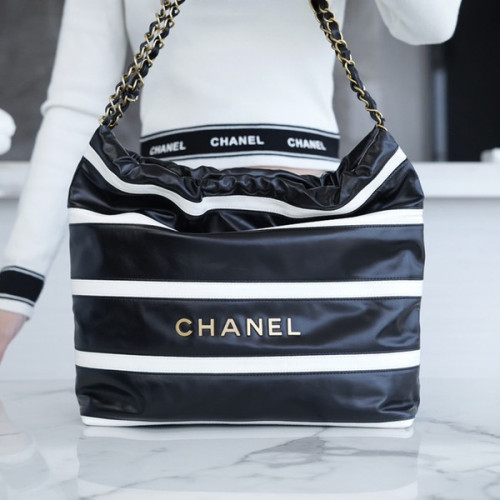 샤넬 24SS 스트라이프 22백 