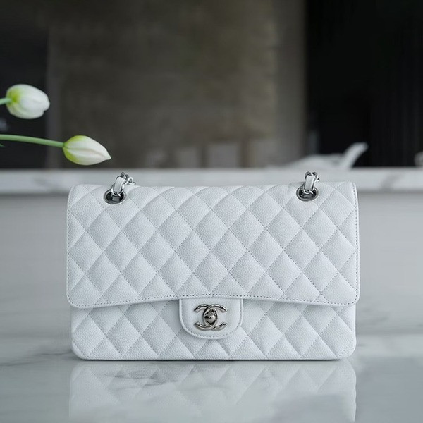 샤넬 클래식 미디엄 화이트 은장 캐비어