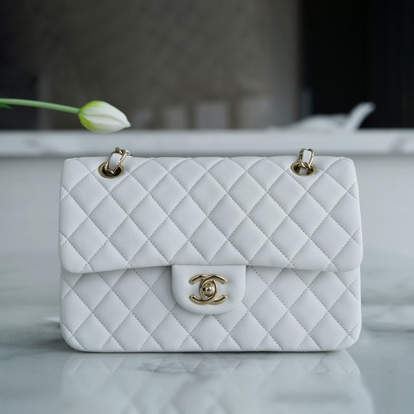 샤넬 클래식 스몰 화이트 금장 램스킨