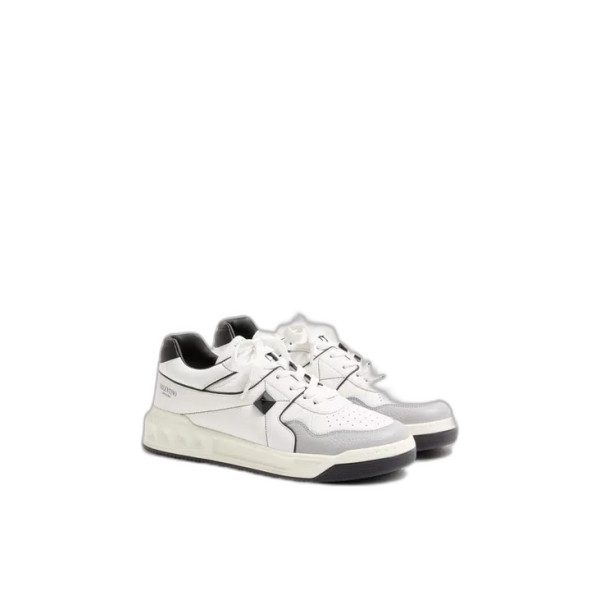 나파 가죽 원 스터드 로우탑 스니커즈