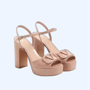 브이로고 시그니처 페이턴트 가죽 플랫폼 샌들 115MM