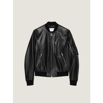 가죽 소재의 조종사 재킷