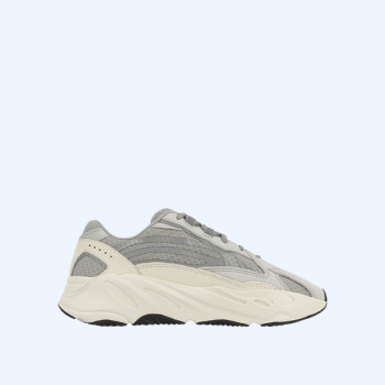 아디다스 이지 부스트 700 V2 스태틱