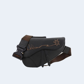 디올 1947 로고 새들 크로스백 블랙