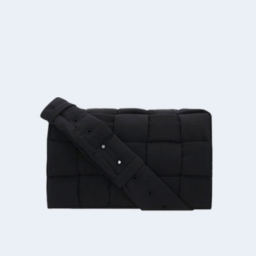 보테가 베네타 라지 패딩 테크 카세트백 블랙