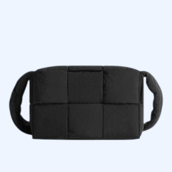 보테가베네타 스몰 패디드 카세트백 인 그린