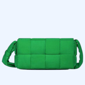 보테가베네타 패디드 카세트백 패러킷