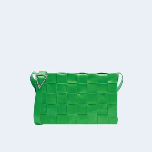 보테가베네타 라지 레더 카세트백 패러킷