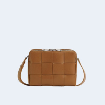 보테가베네타 우드 카세트 카메라백