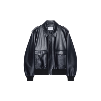 가죽 소재의 조종사 재킷