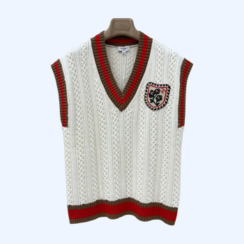 배지 자수 니트 베스트