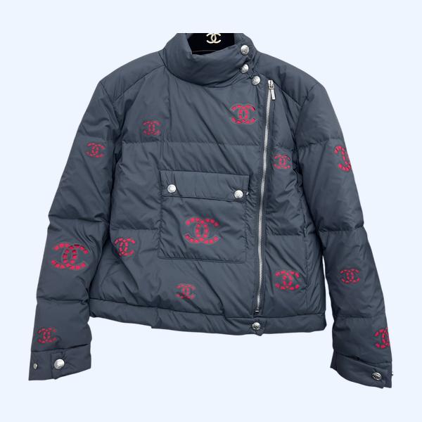 샤넬 로고 대각선 지퍼 다운 재킷