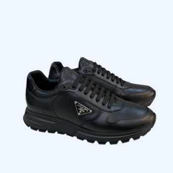 프라다 삼각로그 스니커즈