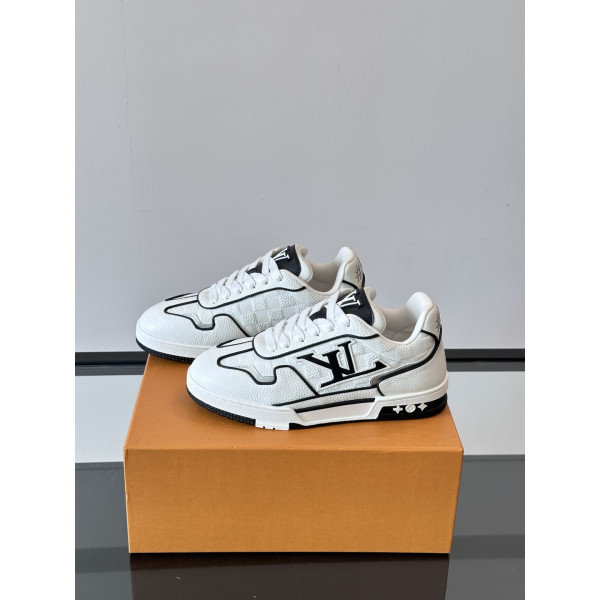 LV 레터링로고 스니커즈